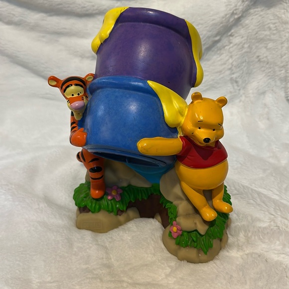 Winnie the Pooh Dixie cup dispenser - Picture 1 of 10
